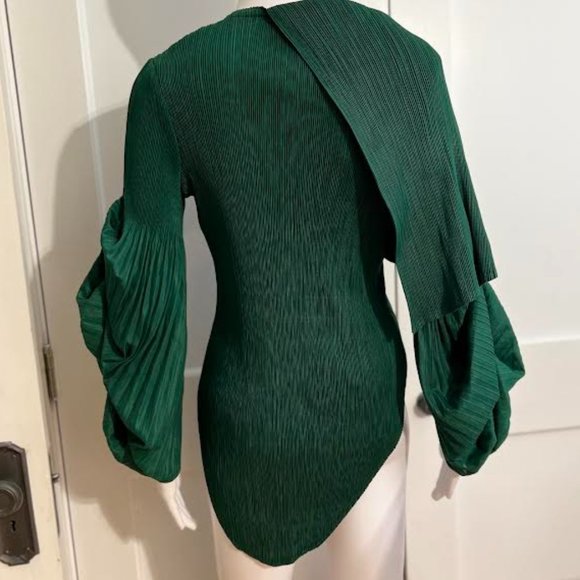 Scarlet Sage Emerald Green Plisse Asymmetric Top - OS - Picture 4 of 6